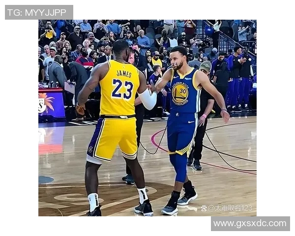 湖人詹姆斯与勇士库里精彩对决瞬间回顾与分析